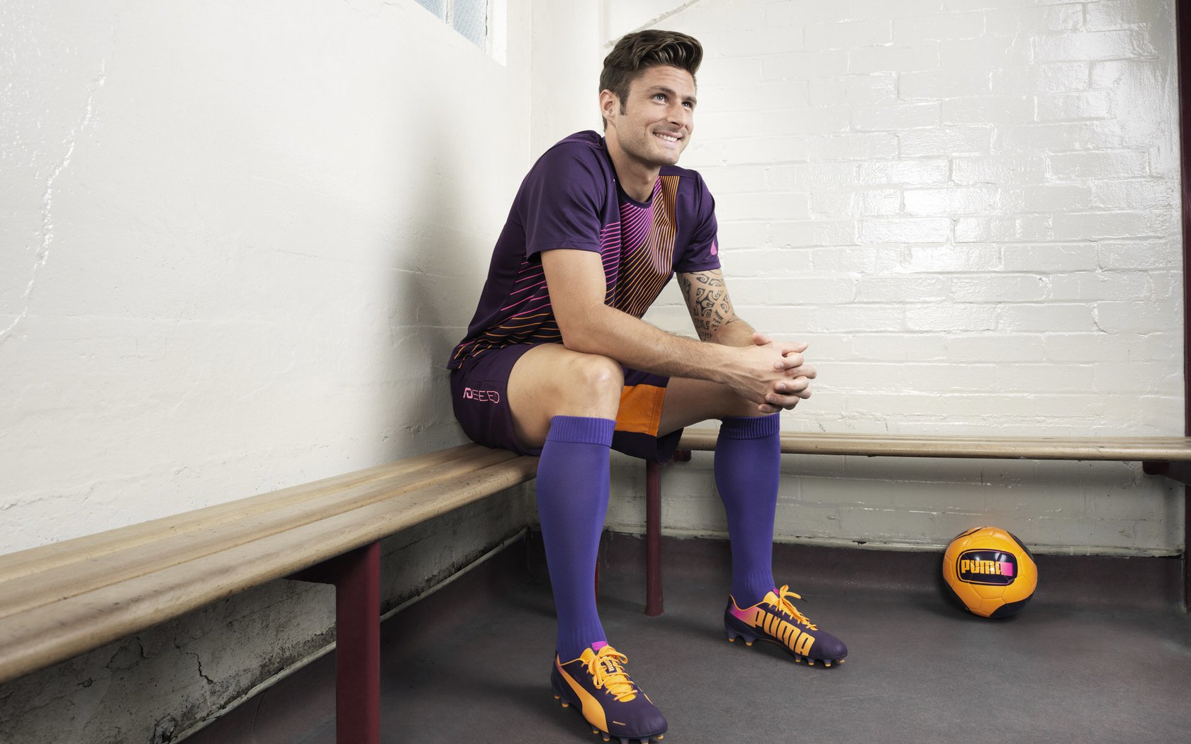 “场外趣事：明星球员的暖心生活”，明星球员足球