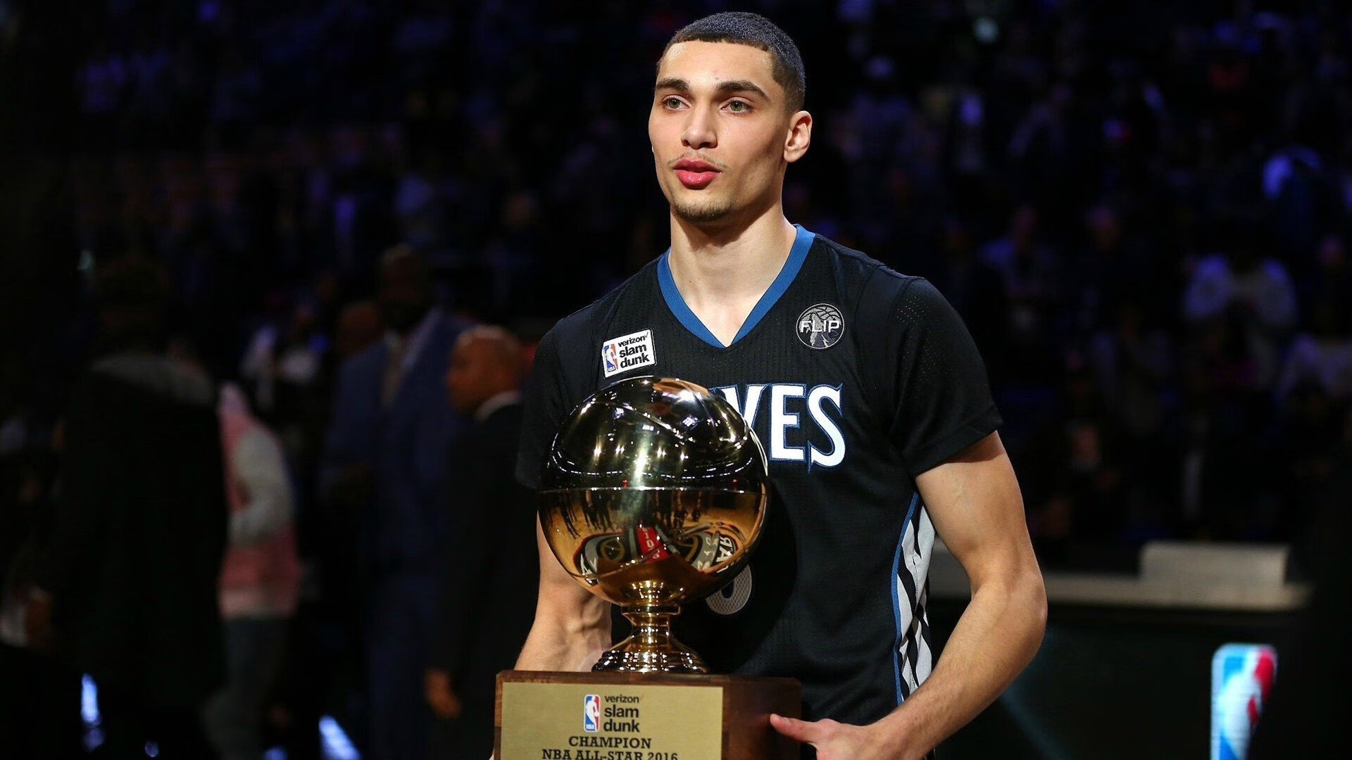 kering.com-2017年东部决赛：库里在第六场攻防两端表现完美，砍下35分带队晋级！