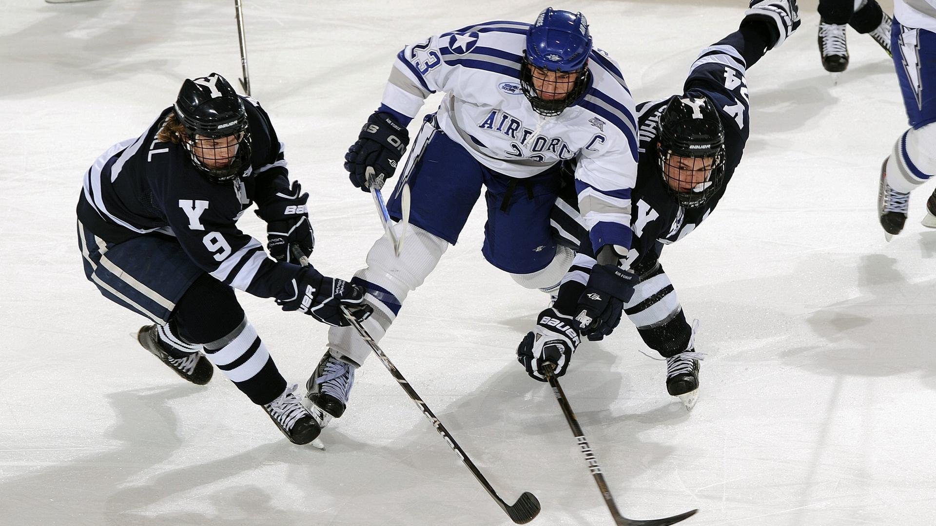 季后赛悬念升温，几支球队实力不相上下，季后赛球员