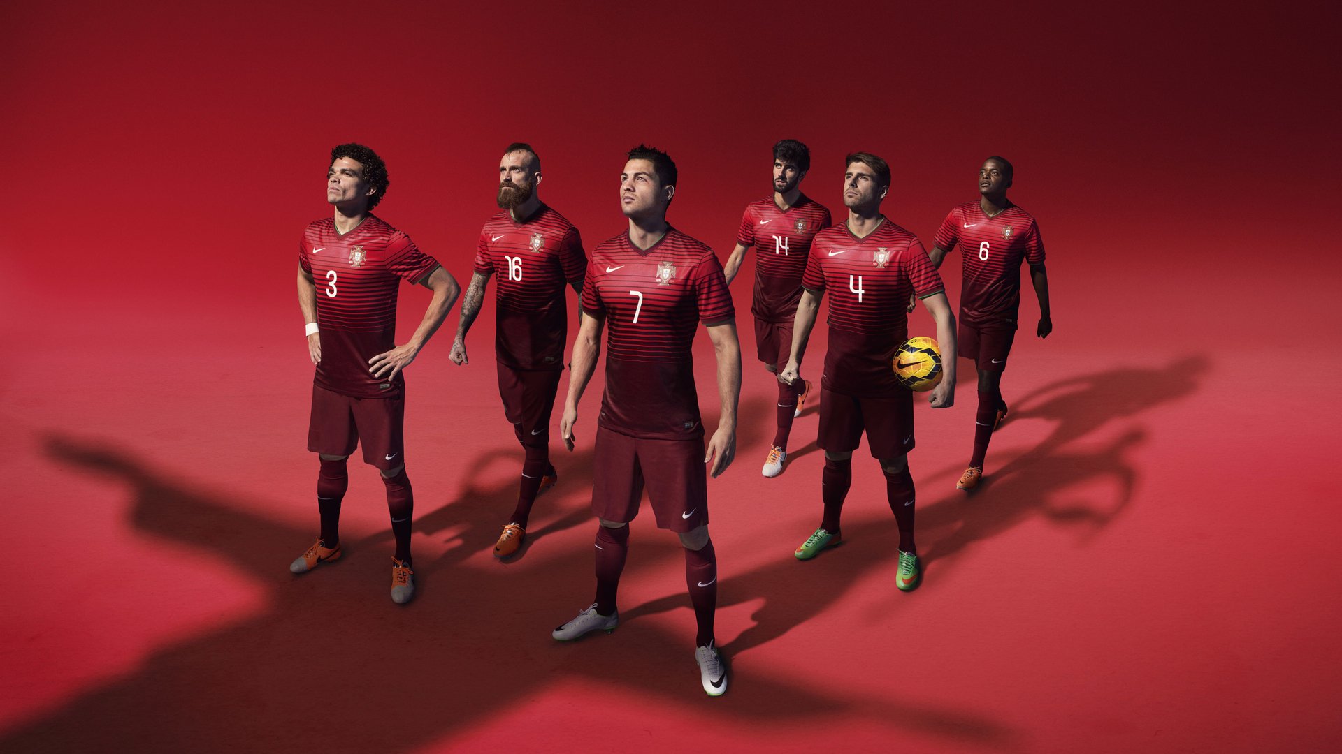 最新足球资讯：女子赛事中的惊险一幕！，女子足球赛视频